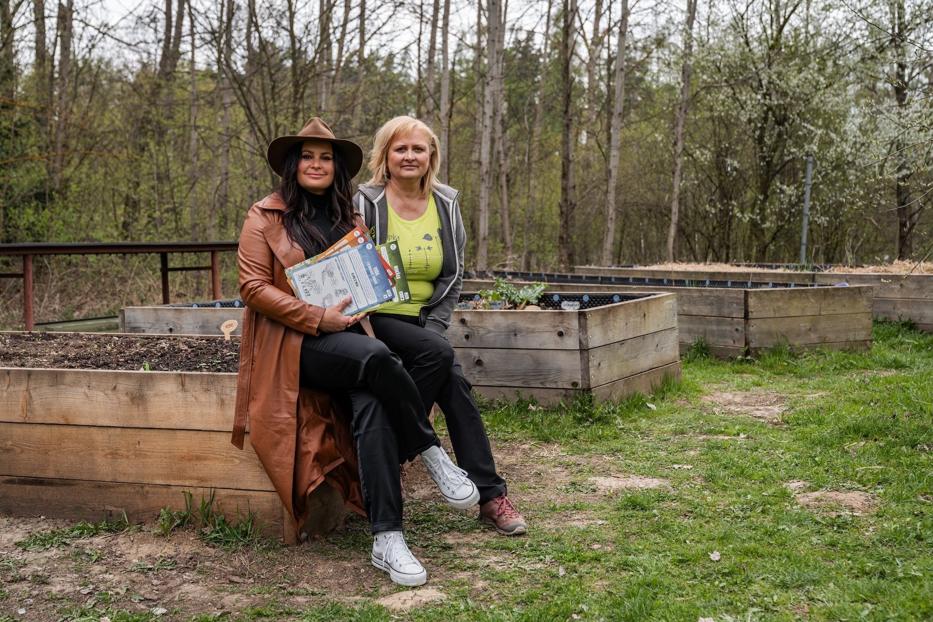 Klimatické zahrady, zleva patronka Jitka Čvančarová a Pavlína Žilková, vedoucí pracoviště Jezírko, zdroj: E.ON