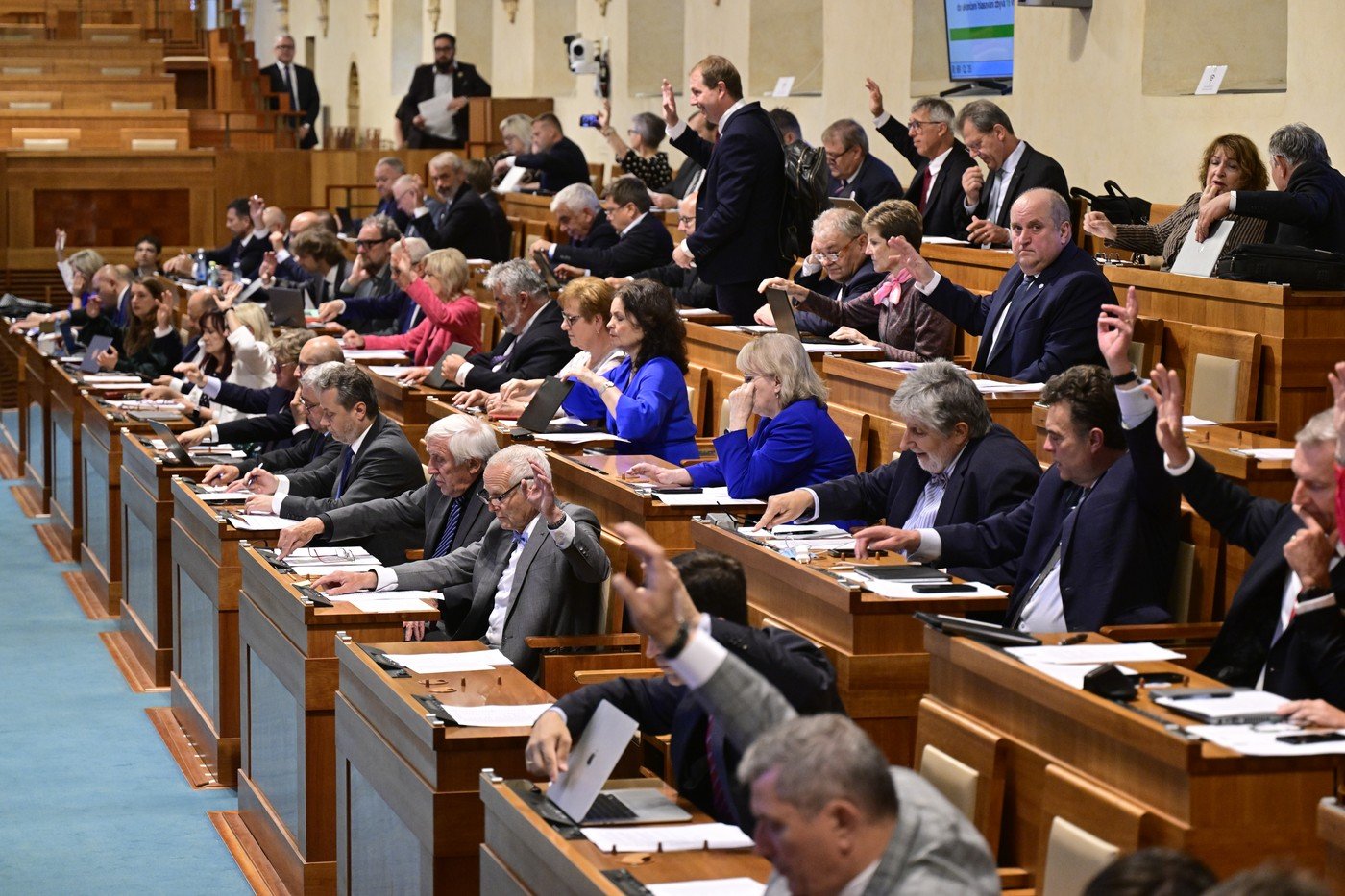 Boj o úředníky. Jak Senát chystá odpor proti Babišově reformě státní správy