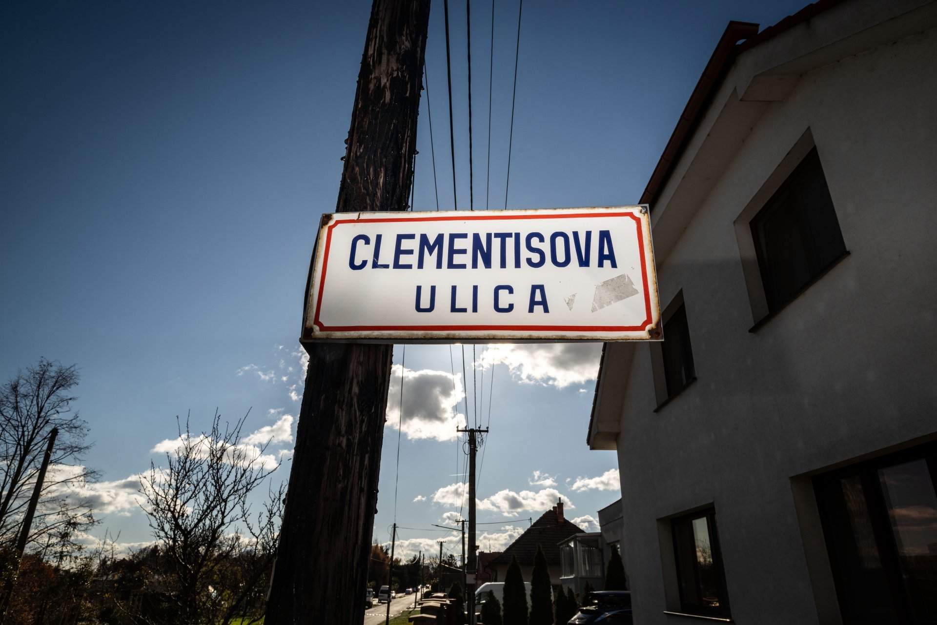 Clementisova ulice ve slovenském Bernolákově.