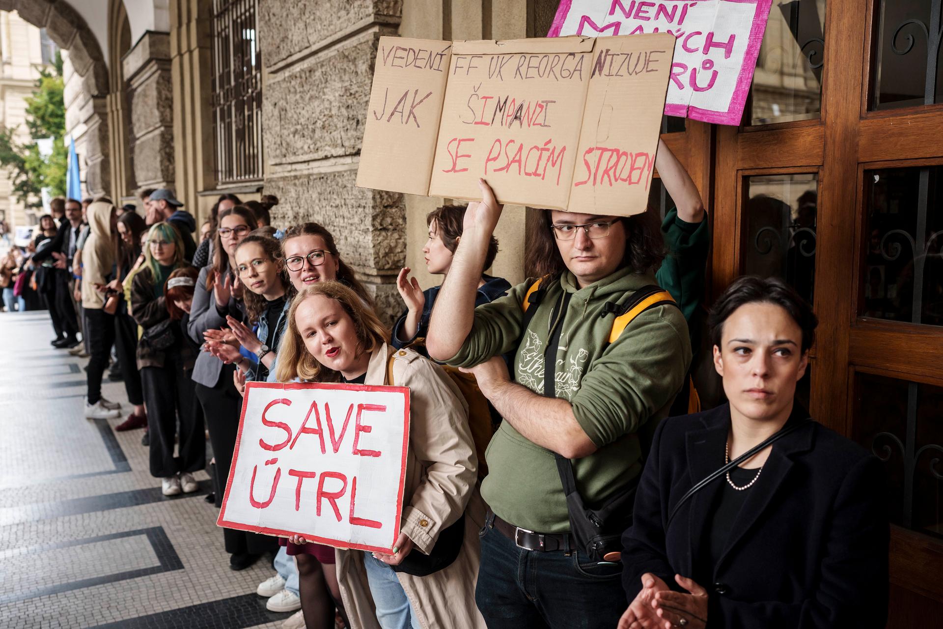 Nechte nás studovat, protest