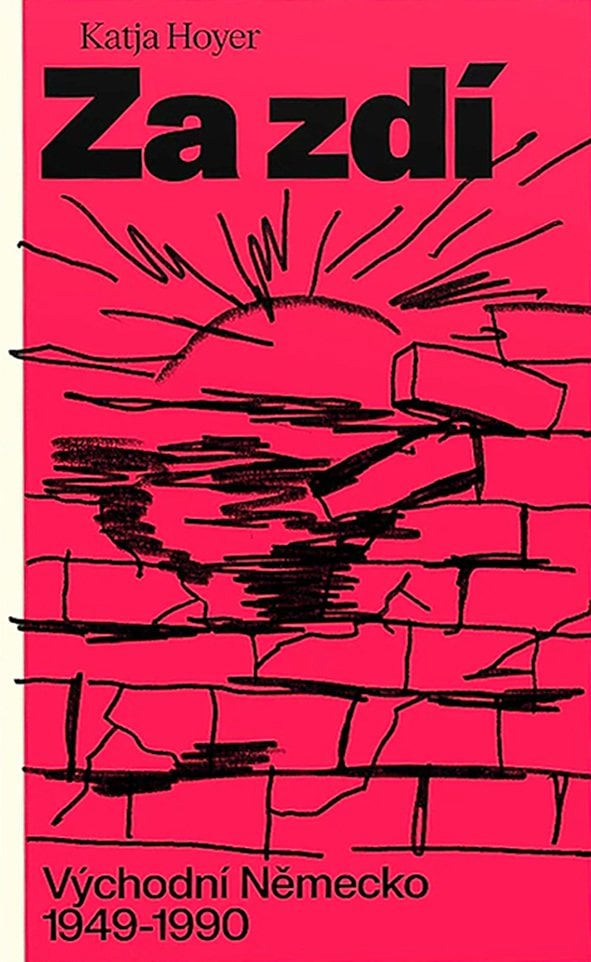 Katja Hoyer: Za zdí. Východní Německo 1949–1990 