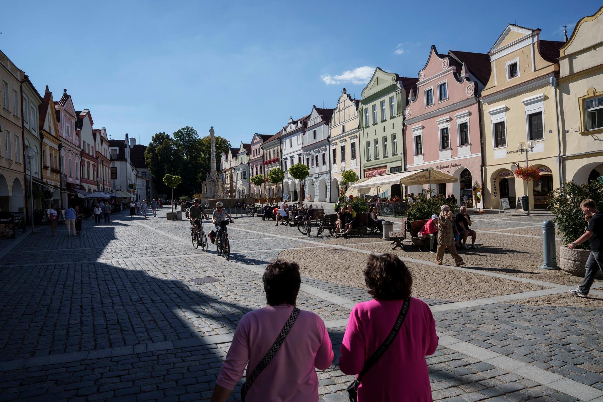 Masarykovo náměstí: odtud zmizely náklaďáky už před pětatřiceti lety a nahradili je turisté na kolech