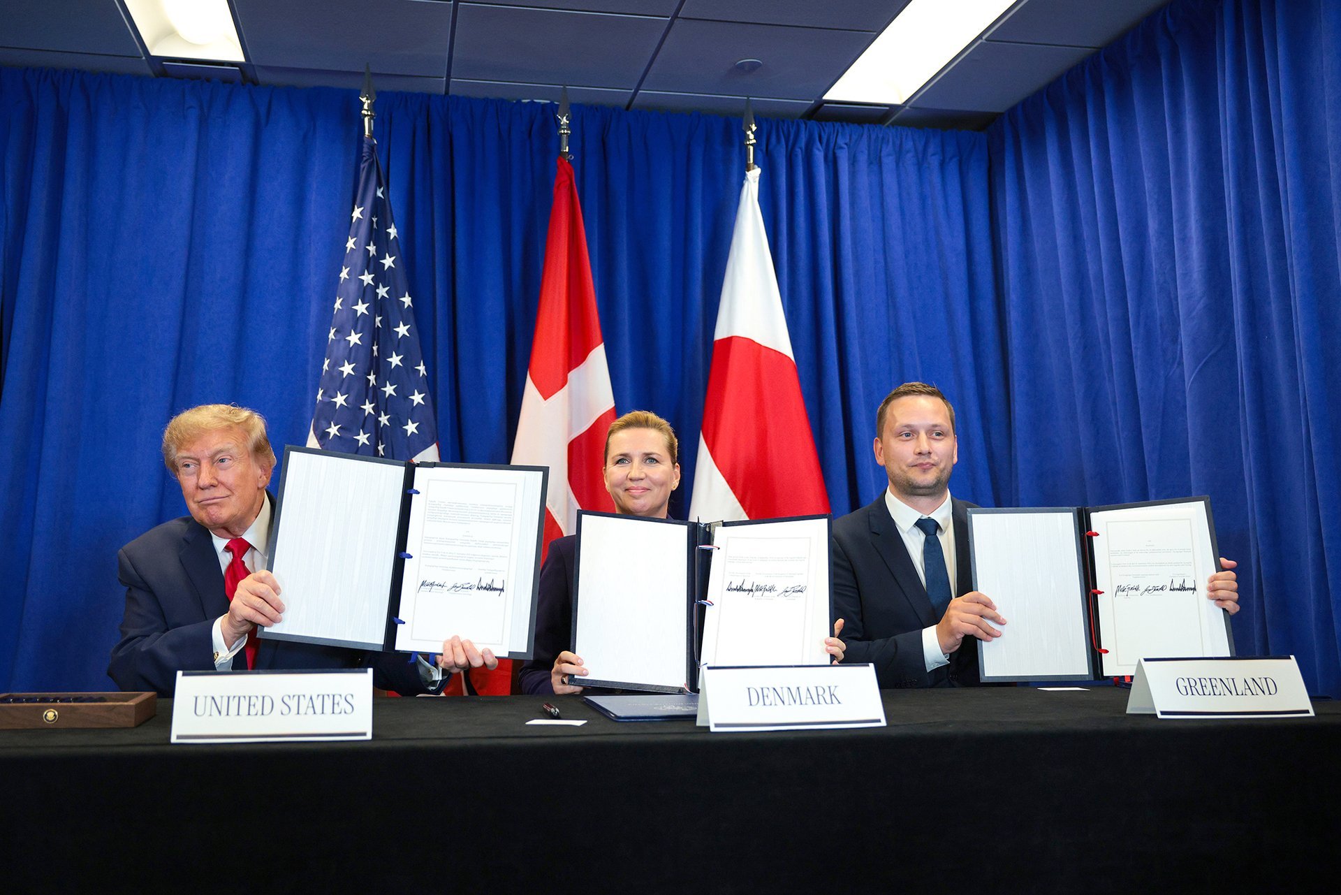 Donald Trump podepsal dohodu s Grónskem a Dánskem.