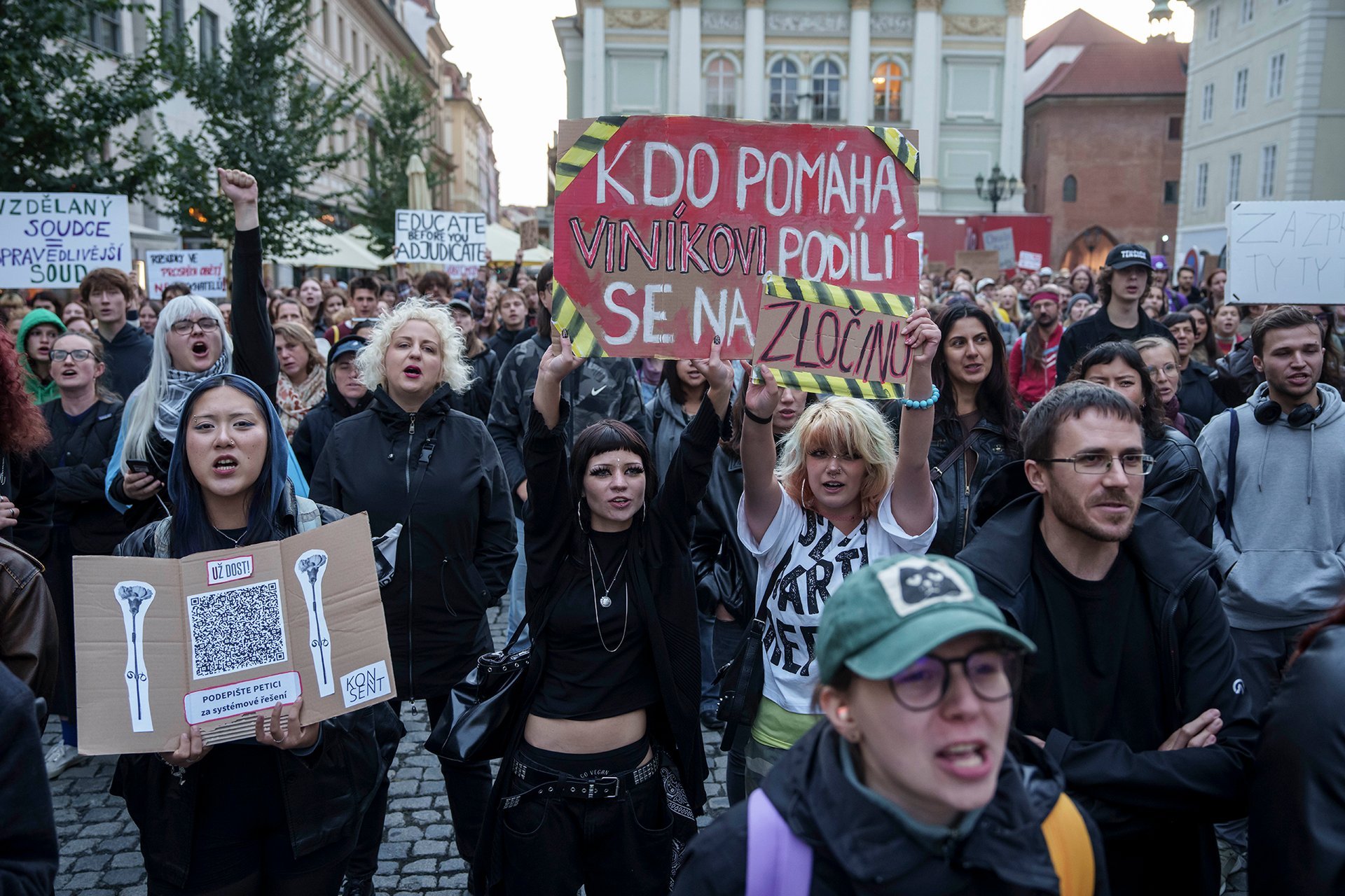 "Trauma není detail!" - "Patriarchát do koše!"