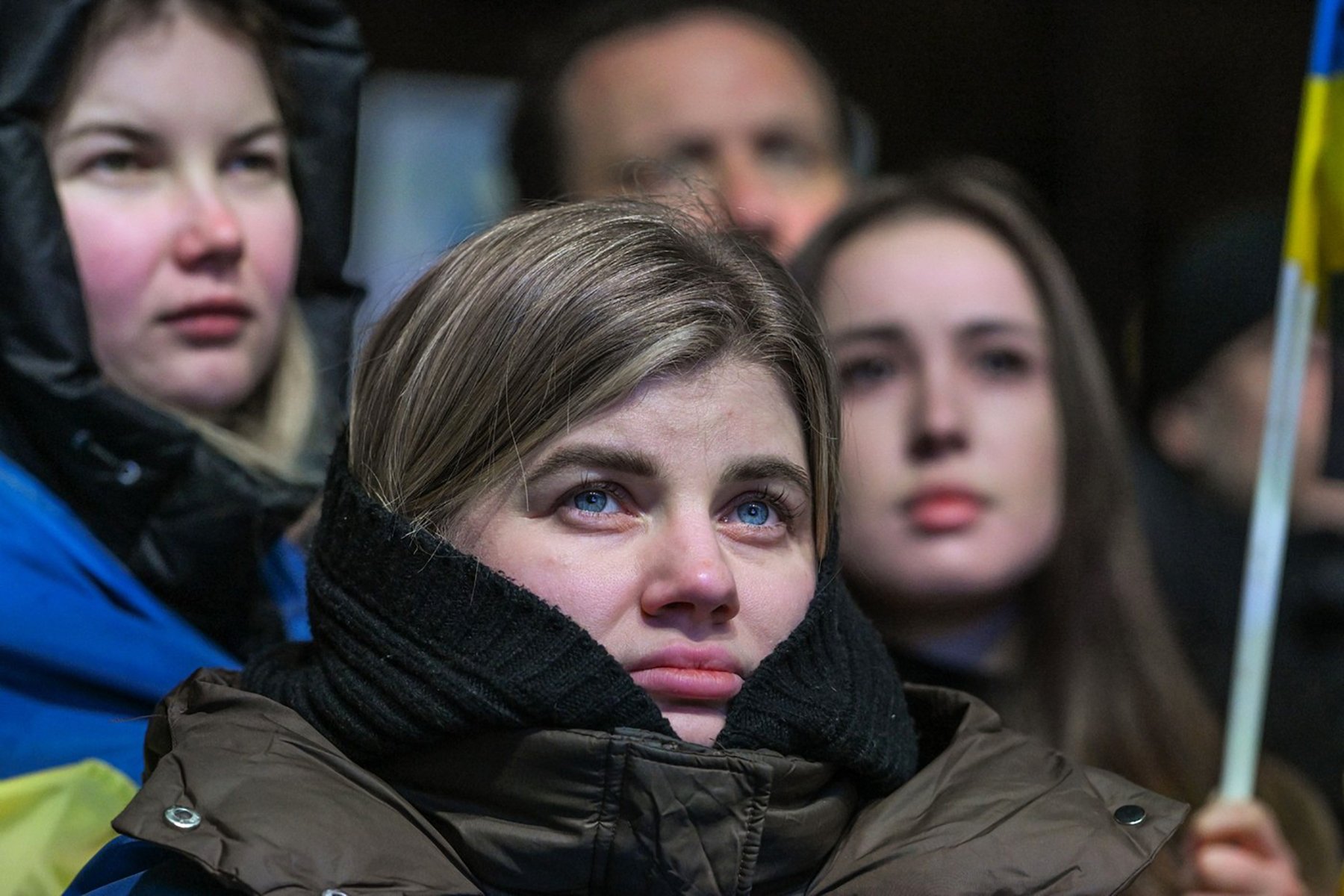 Členka ukrajinské diaspory na demonstraci Společně zvítězíme, která připomněla čtvrté výročí ruské invaze. (Varšava, 24. únor 2026)