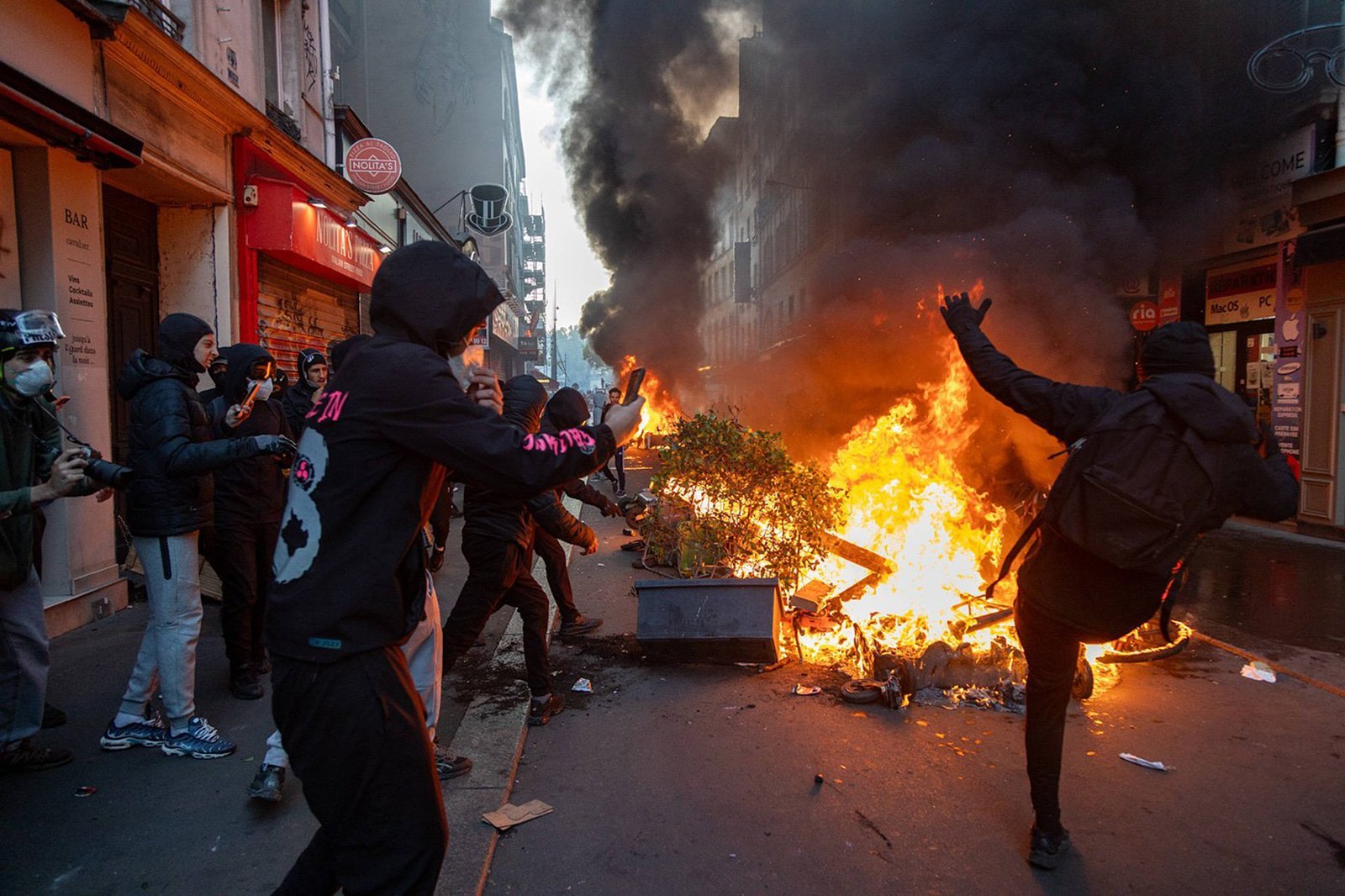 News - Paris, 18 of October riots