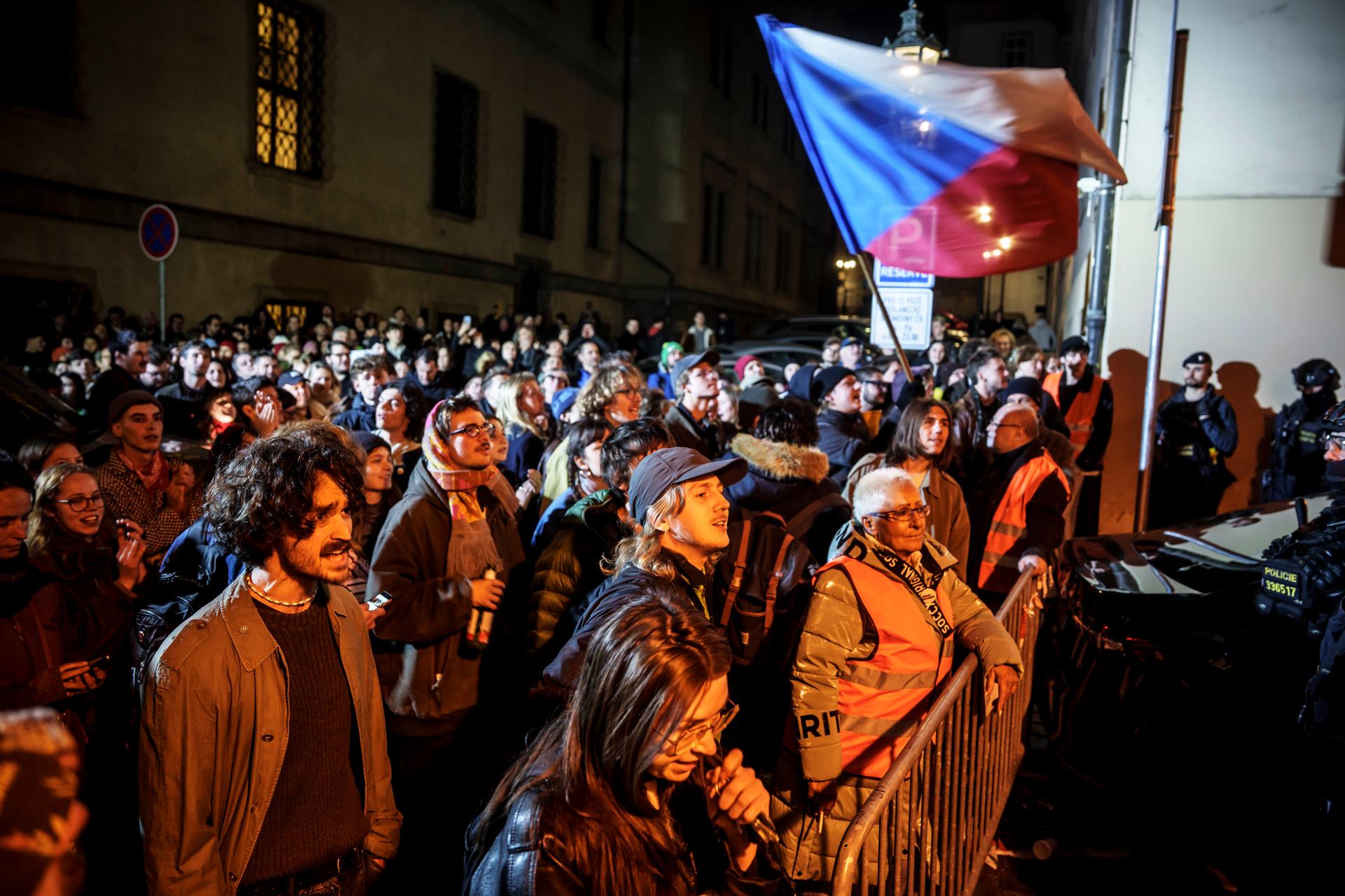 Demonstrace přes Poslaneckou sněmovnou, pátek 23. října