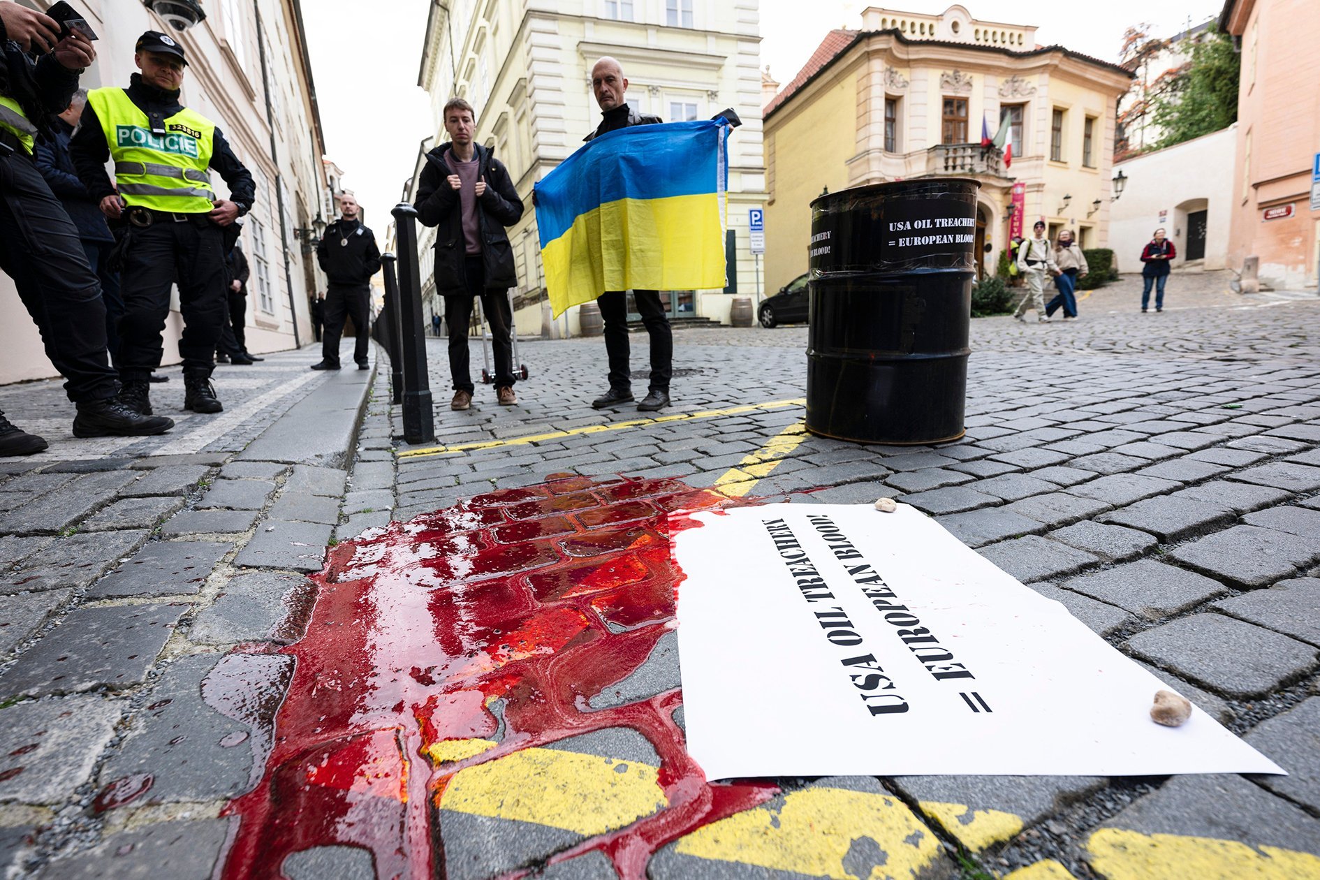 vizuální happening, skupina Kaputin, Velvyslanectví USA