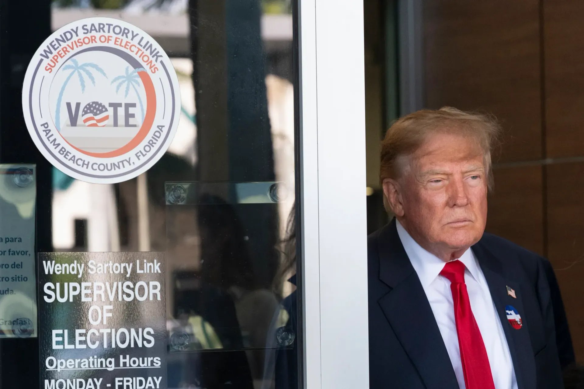 Jak velkou porážku republikánům způsobí nepopulární Trump a galon benzinu za více než čtyři dolary?